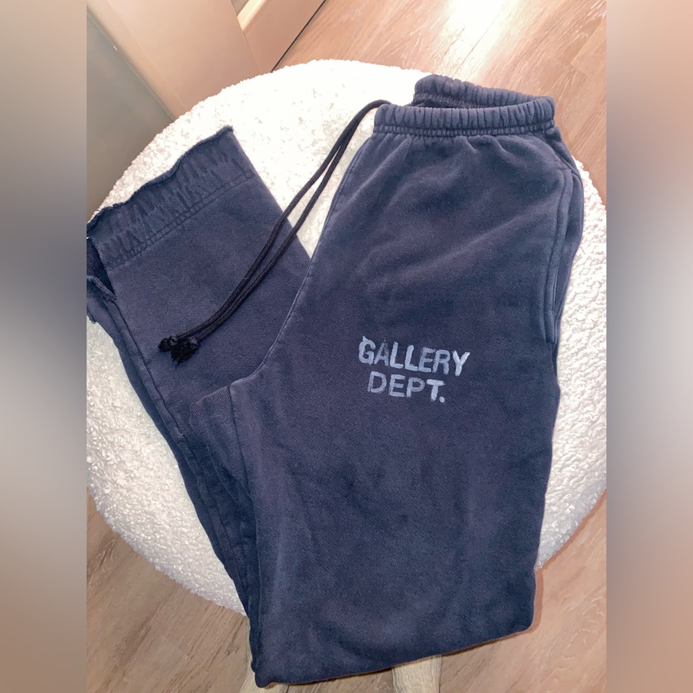 Gallery dept joggers small fits true to size very comfy